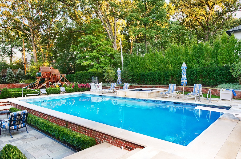 Hindsale, IL Updated Old World Swimming Pool and Spa